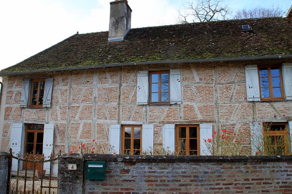 a traditional bonnet roof using clay tiles