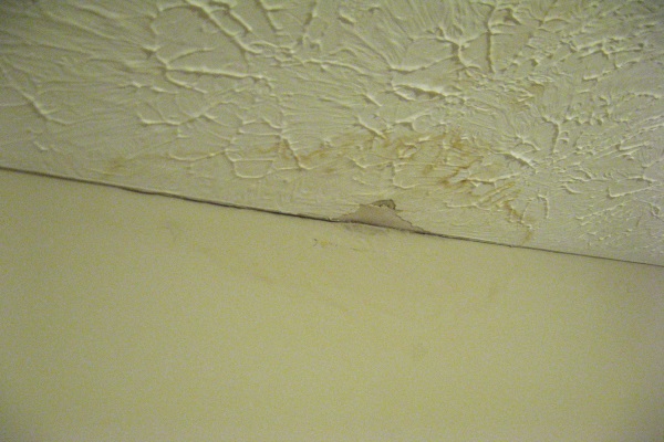 cracked drywall and ceiling paint